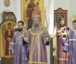 Архиепископ Феодосий на солее Кресто-Воздвиженского собора.