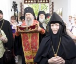 Владыка Феодосий  со святыней