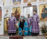 Митрополит Филарет на солее Кресто-Воздвиженского собора