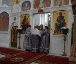 Архиеп. Феодосий в алтаре Кресто-Воздвиженского собора