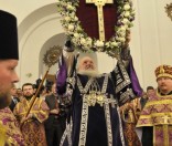 Святейший Патриарх совершает чин Воздвижения Евфросиниевского Креста