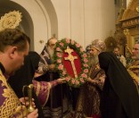 Митрополит Филарет с крестом преподобной Евфросинии