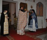 Благословение верующих ковчегом с мощами