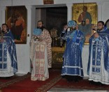 Архим. Мефодий совершает Литургию в монастыре
