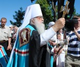 Владыка Филарет благословляет собравшихся на торжество прославления свщмч.Константина