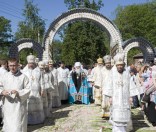 Встреча митрополита Филарета перед Воскресенским храмом г. Дисна 4 июня 2011 года