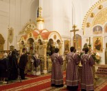 Митрополит Филарет у мощей преподобной Евфросинии Полоцкой