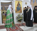 Митрополит Филарет приветствует Святейшего Патриарха