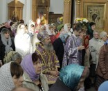 Архиепископ Феодосий в окружении своей паствы
