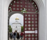 Украшение колокольни на праздник преподобной Евфросинии 5 июня 2010 г.