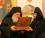 Подарок от сестер - ковчег со скуфьей, бывшей на святых мощах прп. Евфросинии