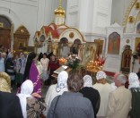 Архиеп. Феодосий у иконы Преображения Господня