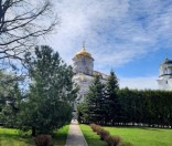 Весна в монастыре