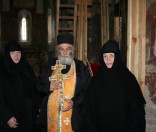 Иеромон. Серапион с Евфросиниевским Крестом в Спасо-Преображенском храме XII в. 11 апреля 2013
