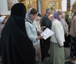Паломники на молебне