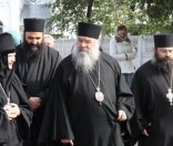 У святой обители