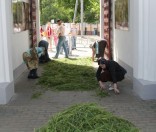 Подготовка праздничной дорожки