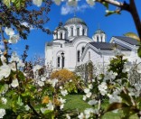 Весна в монастыре