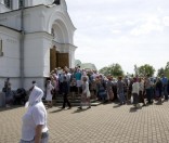 Верующие в день принесения святыни