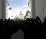 Монашествующие встречают десницу свт. Спиридона