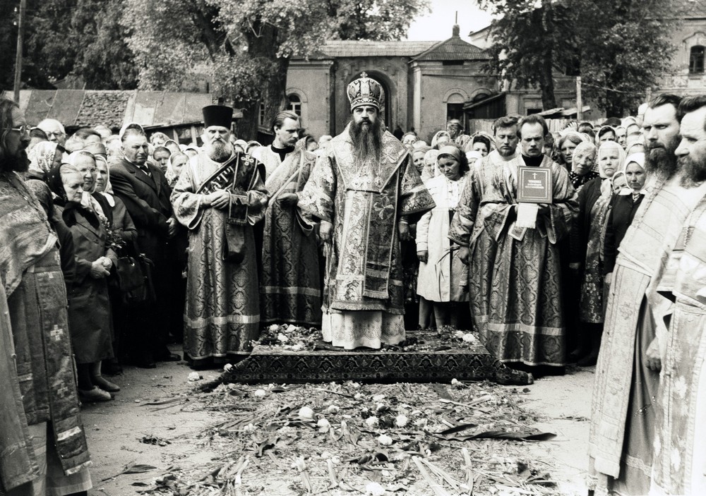 Богослужение перед Спасским храмом в день памяти преподобной Евфросинии. Фото 1980-х годов 7